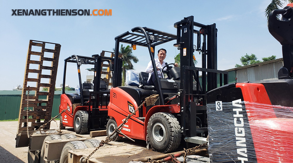 Xe nâng điện 2.5 tấn dòng A 8 Xe nâng điện 2.5 tấn do Thiên Sơn bàn giao