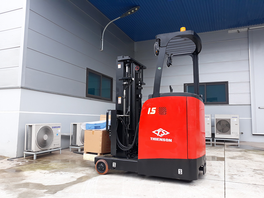 Xe nâng điện đứng lái 1.5 tấn Reach Truck CQD15-AC2S 18 Xe nâng điện Reach Truck 1.5 tấn đứng lái có giá khoảng 440-510 triệu đồng