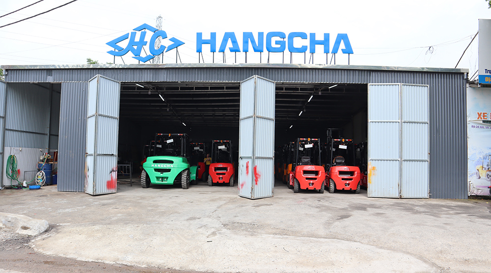 Những chiêu hóa phép làm mới xe nâng điện của dân trong nghề 1 hoa phep lam moi xe nang dien thien son