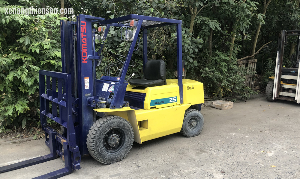 GIÁ XE NÂNG CŨ, Cập nhật giá bán xe nâng cũ | Mới 90% 3 Giá xe nâng cũ Komatsu tương đối cao