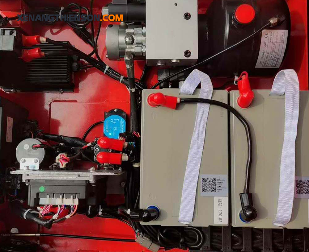Xe nâng người cắt kéo tự hành mini 60XEND - Nâng 6 mét 14 Hệ thống điều khiển của xe nâng người 60XEND