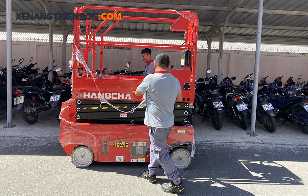 Xe nâng người cắt kéo tự hành mini 60XEND - Nâng 6 mét 15 Xe nâng người cắt kéo tự hành mini 60XEND do Thiên Sơn phân phối