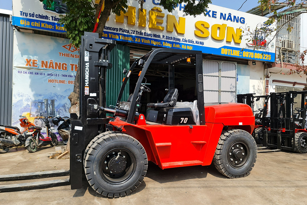 Xe nâng dầu 7 tấn 17 Công ty Cổ phần Xe nâng Thiên Sơn phân phối xe nâng dầu 7 tấn Hangcha chính hãng